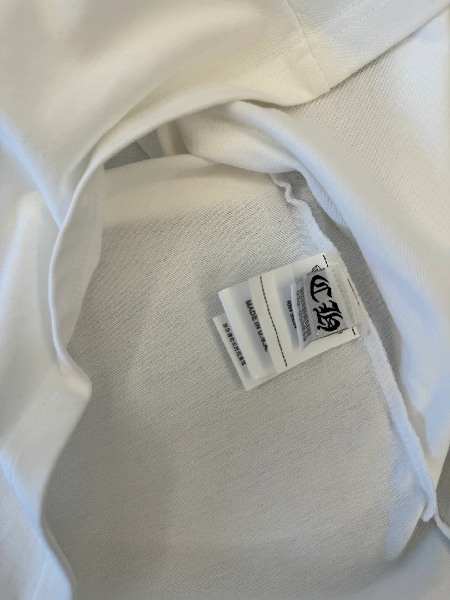P180 Chrome Hearts unisex short-sleeved T-shirt, light luxury, customized cross logo stamp gradient process, 320g 100% double yarn pure cotton fabric, collar label, hangtag, main mark and three complete labels. Size: S M L XL